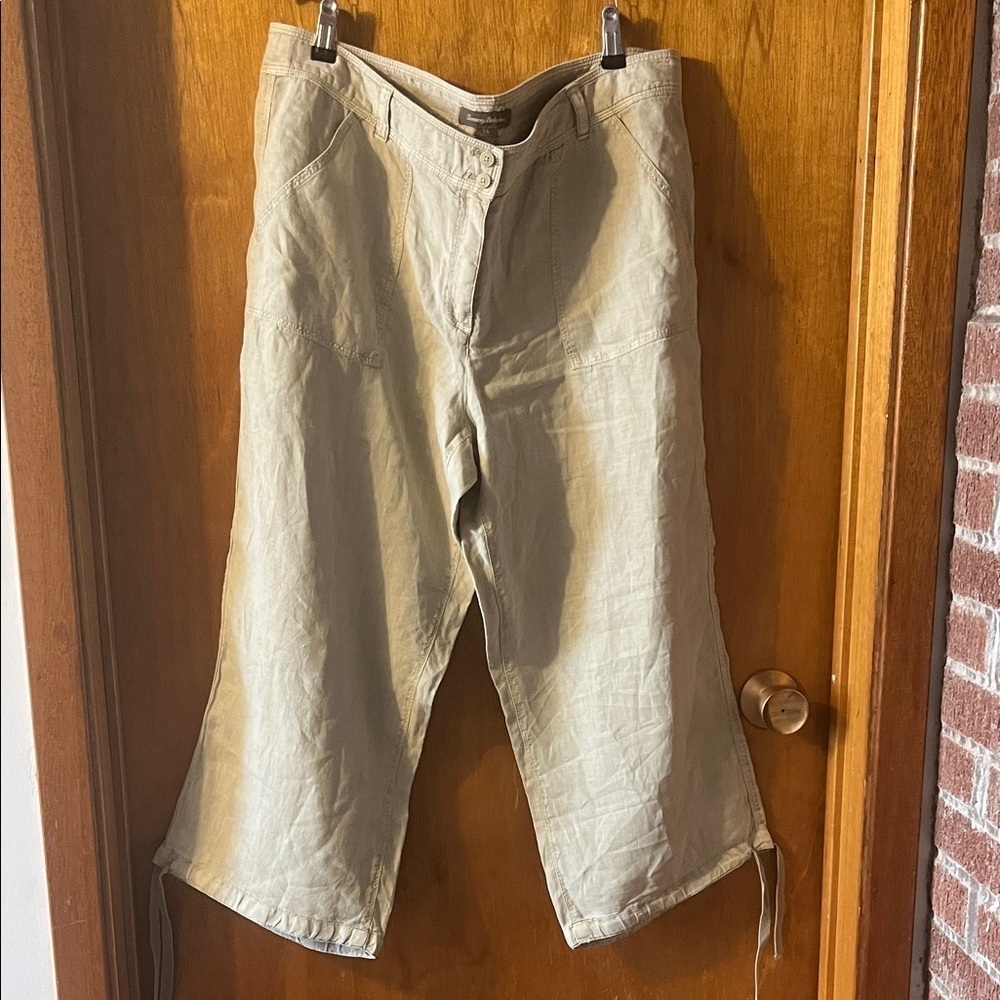 Tommy Bahama Women's Light Tan Capris 14